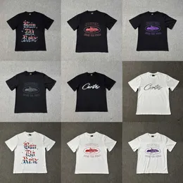 T-shirt da Trendy American Devils Island Series com carta de mangas curtas, impressão versátil para homens e mulheres de camiseta moderna de mangas curtas da moda
