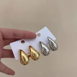 Brincos de gotas de grife para mulheres 18K Triângulo de aro de aro de ouro 18K Luz brilhante com cartas de moda Retro Personalidade Stud para Jóias de Jóias de Partida Menina Filha Filha Filha