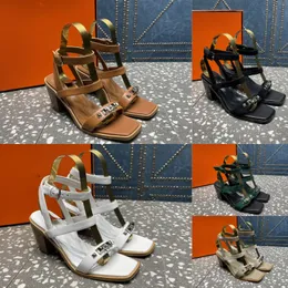 Buzağı Sandal Tasarımcı Sandalet Kadınlar Yüksek topuklu sanal kayışlar metal süslenmiş 6.5 cm tıknaz topuklu koyun derisi yaz partisi dresp peep toe kare kafa ayakkabıları