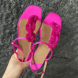 Aquazzura Crystal Beading Satin Sandaler Flat klackar Rund Tå kvinnors lyxdesigners Läder Läger enda toppkvalitet Casual Shoes Flip Flops Sandal Storlek 35-42