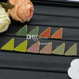 Triangle Badge Orecchine Studie Donne uomini uomini semplici orecchini chic 5 Colori Collezioni Regali di Natale