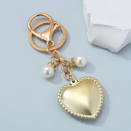 Vacker nyckelring Pearl Heart Clasp Ring Honorable Emamel Gold Color Key Chains Love Gifts For Women Girls Diy Jewelry