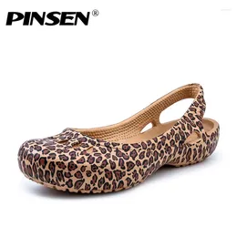 أحذية اللياقة البدنية Pinsen Fashion Women's Flat Treatble Summer Lightweight for Women Leopard Slip-on Disual Ladies Mother