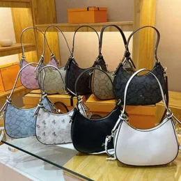 Womens 2024 New Crescent Bag Designer Fashion Underarm Bag Simple Shoulder Bag Commuter Versatile Casual Bag 9 Colours