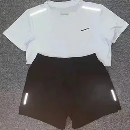 Mäns sportkläder Nake Tech Suit Shorts Två stycken Herrkvinnesgym Bär tryckt snabbt torrt andas casual sportkläder basket t-shirt