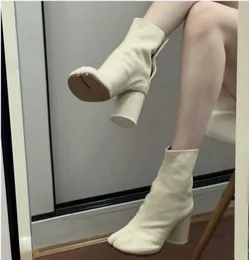 Tabi Boots Designer sapatos de salto grosso redondo a cabeça de moda de moda tornozelo neutro botas de dedão de dedão novo colorido clássico estilo anatomia tornozelo sapatos de fábrica