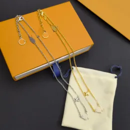 Colar de designer de luxo Letras de pérolas clássicas Cristal CHARM CHARM PENENTE DECLARAÇÃO 316L Aço inoxidável Link Chain Chaker para jóias para mulheres