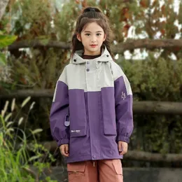 Джакеки Девушка Топ 2024 Осенний Зимний Корейский стиль моды в стиле моды, детская, детская детские дети, верхняя одежда, дети