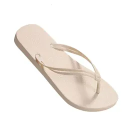 2024 Summer Yyds Kvinnliga avslappnade flip-flops bär icke-halkbad sandaler strandskor mode par clip ed0