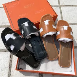 Kvinnor Sandaler Fashion Luxury Beach Slippers Real Leather Flats Sandaler Summer Shoes Loafers Gear Bottoms Tisters With Dust Bag 35-42