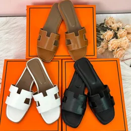 Casual Slippers Leather Sandals Summer Lazy Designer Sandal Cartoon Open Toe Flip Flops Leather Lady Slides Men Women Shoes