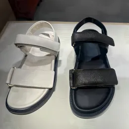 Sandaler designer tofflor kvinnors casual skor strandskor tjocka solade brun skomakare sommarkläder lyxig sandale sandale lyxiga berömda sandale läder män