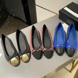 Designer Black Black Ballet Flats Ballerina Paris Brand Dress Dress Shoe Shoe Shoe Donne Spring Slip in pelle vera trapunta su ballerina Luxury Round Toe Ladies Womens