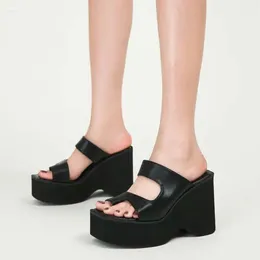 Sandálias Sandálias Mulheres Black Wedge para plataforma saltos grossos Gladiadores punk verão Tong High Wedges Talons Femm Aa9 Platm