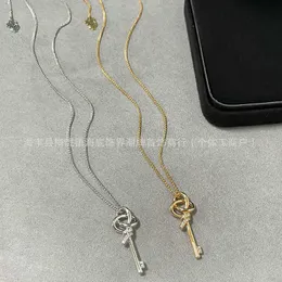 Designer -Marke Knoten Halskette Damen Diamond Set Mini Schlüsselanhänger Trendy Instagram Mode kleine und Luxus -Schlüsselbeinkette