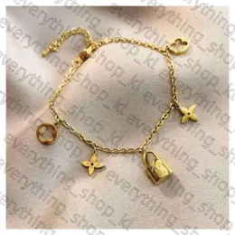 Louiseviution Armreifen Designer Schmuck Sinnes Schloss vier Blattgras Louiseviution Schuharmband V-förmige Schlüsselbeutel Kette Einfacher Gold Personalisierter Schmuck 2024 393