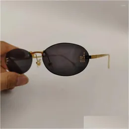 Solglasögon 2023 Små solglasögon Kvinnlig utomhusbutik nyanser Rimless Driving Eyewear Retro Letter Oval Drop Delivery Fashion Accessori OTCW3