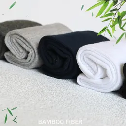 Herrstrumpor 5 Pack Set Mens Premium Rayon Bamboo Crew Lätt fuktighet Wicking Soft ovanför ankel Casual Dress Sock Male White Black