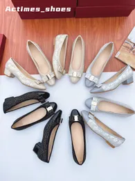 Плоские туфли Женщины лоферы бабочки -узлы круглые носки для вечеринки кожаные балетные балеты размером 35 - 40 мелких женских матерей.