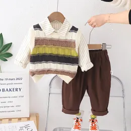 Conjuntos de roupas 3pcs Baby menino Conjunto 2024 Spring Korean Hollow Out Sweater Sweater Camisetas Calças Crianças Roupas Meninos Valentines Roupa