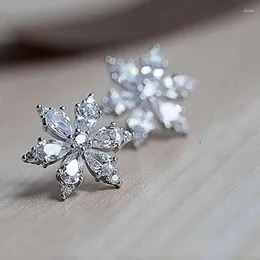 Brincos do garanhão Huitan Bling Crystal CZ Flor Ear Piercing Acessórios para mulheres românticas Gree de aniversário de aniversário Jóias da moda