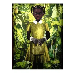 Ruud van Empel, стоящий в зеленой живописи желтой платье Пятниковой принт домашнего декора в рамке или безропокции Popaper Material7987021