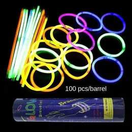 LED Toys 100pcs 20 cm Glow Stick fai -da -te Display Fluorescente Props Creative Night Glow Bracciale Bracciale Punteggi di compleanno