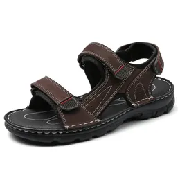 Sandálias ao ar livre de verão para homens couro plus tamanho 3848 Sapatos Breathable Sport Beach Sandale Homme 240516