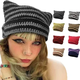 Cappello di berretto giapponese per donne Little Devil Striped Holing Wool Cap Autumn e Winter Cute Orecchie da gatto Cash Casual 240511