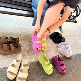 Sandals de designers Brand Brand GoldenGlow Women Slippers Plataforma Dhgate Sandal Chunky Beach Eva Slides Dad