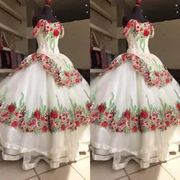 2022 Floral Appliques Quinceanera Dresses Charro 멕시코 스타일 어깨에서 멕시코 스타일 2 레이어 볼 가운 공주 달콤한 16 여자 댄스 파티 드레스 247b