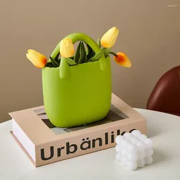 Vasen nordische kreative Handtasche Beutel Keramik Neuheit Vase Wohnzimmer Dekoration einfache schöne getrocknete Blumen Dekorativen Tisch Wohnkultur