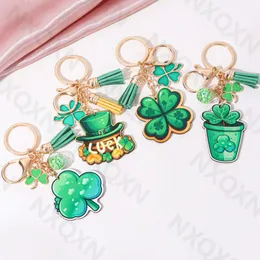 Grün vier Blattklee Glück Holz Keychin hübsche Blätter Lucky Key Ring für Frauen Männern St. Patrick's Day Geschenk handgefertigter Schmuck