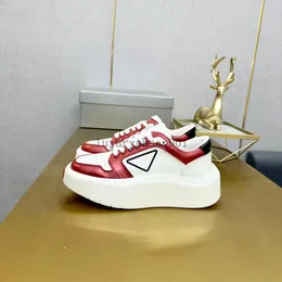 Design Prax 01 Re-Nylon Runner Sports Triangle Scarpe Sneakers in pelle spazzolata Uomini Tecnica Gulla in gomma SOLE CASA CASAST