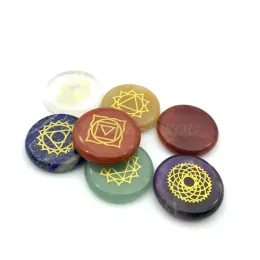 7 Chakra Stone Reiki Bilanciante Tumble Chip Crystal Healing Reiki Wicca Kit Kit Palma inciso lucido Stones