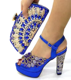 Royal Blue Woman Sandals Sapatos e bolsas de bolsa Conjunto de calcanhares altos bombas de verão combinando com bolsa de embreagem CR178 115cm 2205168958325