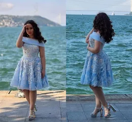 Sky Blue Elegant Homecoming Off Shoulder A Line Short Prom Dresses Lace Applique Ruched Princess Junior Graduation Evening Gowns Bc18616 pplique