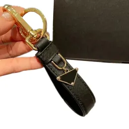 Heiße Luxusmarke Keychin Mode Bag Anhänger Männer Frauen Autoschlüsselkette Brieftasche Schlüsselring Designer handgefertigt Lederschlüsselkettenliebhaber Keychains Accessoires