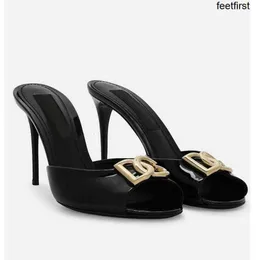 Eleganta varumärke kvinnor keira sandaler skor patent läder mules grön svart naken öppen tå hög klackar dam komfort gå perfekt skor