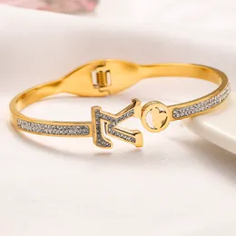 New Style Classic Bracelets Frauen Armreifen Designer Brief Schmuck 18K Gold plattiert Edelstahl Frauen Armband Hochzeitsgeschenke Accessoires Accessoires
