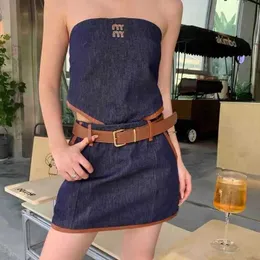 Brand Designer Brand a due pezzi Summer New Camus Girls Combination Letter Letter Contrast Reggiseno avvolto in reggiseno+Cintura Shin Short Denim Set for Women N1T6