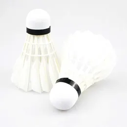 Badminton, 12 parçalı yüksek kaliteli kaz tüyleri setleri servis şeklindeki horoz anti mantar topu başlık siyah ve beyaz badminton aşmak için kullanılan