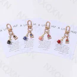 Ziemlich farbenfrohe Rose Emaille Keychain Schöner Blütenschlüsselring für Frauen Mädchen handgefertigt Valentinstag Geschenkschmuck Schmuck Set