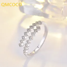 Clusterringe Qmcoco Silber Farbe Einfache geometrische Zirkon elegante offene Frau koreanische Modeschmuckaccessoires für Student Gurth