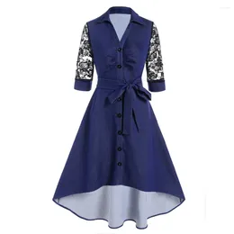 Casual klänningar Deep Blue Vintage Dress for Women Flower Lace Panel Belted Slå ner krage-knappen Hög Low Midi Jurken
