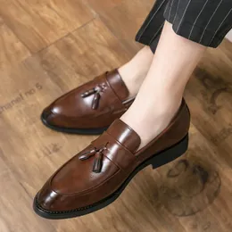 Sapatos de couro masculino Office Work Shoes Flat Shoes para Casual Gentleman Driving Classic Slipon Tassel Sapato formal 240524