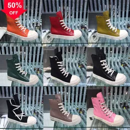 Designer casual masculino botas de primeira qualidade impressão de letra grossa saltos grossos de couro brilhante estilo clássico bota branca preta pequena bote de bolso tênis