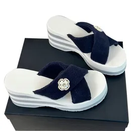Women Sandals Sandals Wedge Platforme Obcasy 6 cm Kapcie z Strass Faux Pearl Slides Ladies Outdoor Beach But Summer Girl