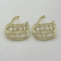 Brincos de garanhão de designer de jóias de alta qualidade Marca de luxo coração fofo menina 18k Brincos de ouro clássicos strass de cristal com carimbo