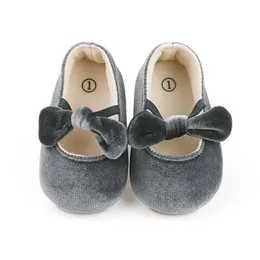 First Walkers Retro Baby Boys and Girls Non slip Baby Bed Shoes for Children Spring Cotton Bow Soft Sole Girls Shoes Pre Walking Casual Flat Shoes d240525